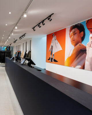 Boutique de manteaux haut de gamme Kanuk réalisée par Les Entreprises Victor et François, entrepreneur commercial situé à Saint-Eustache.