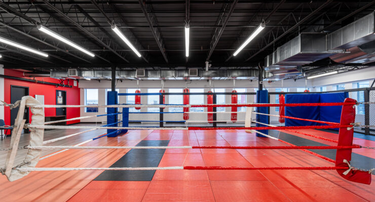 Ring de boxe dans le gym d'Ali Nestor, qui a été entièrement aménagé par les Entreprises Victor et François, entrepreneur général situé à Saint-Eustache.
