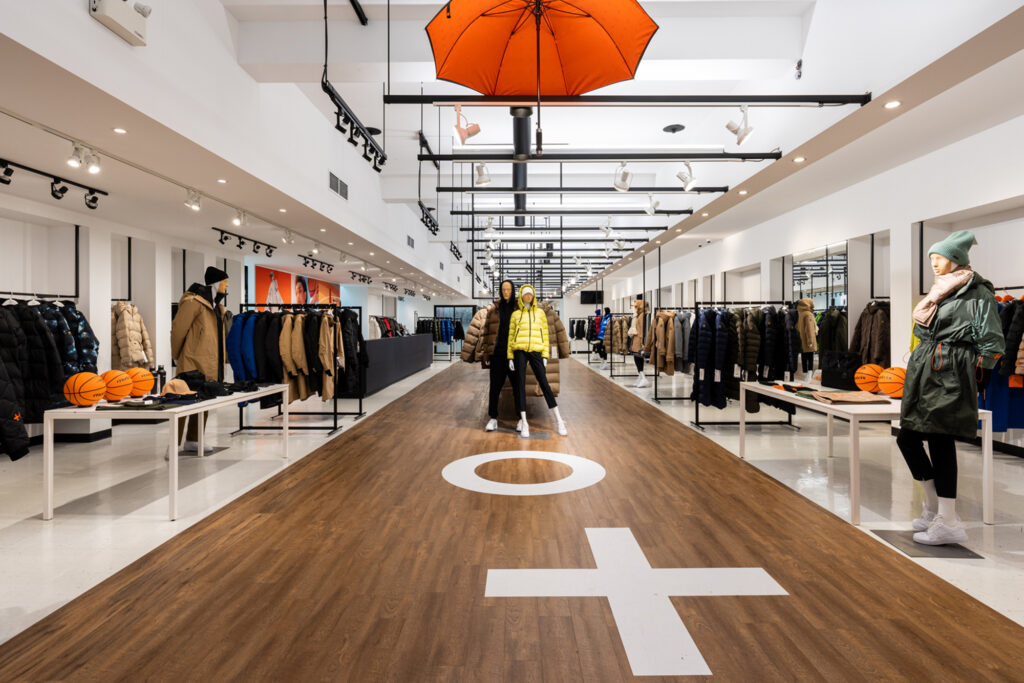 La boutique de manteaux haut de gamme Kanuk a été réalisée par Les Entreprises Victor et François, entrepreneur commercial situé à Saint-Eustache.