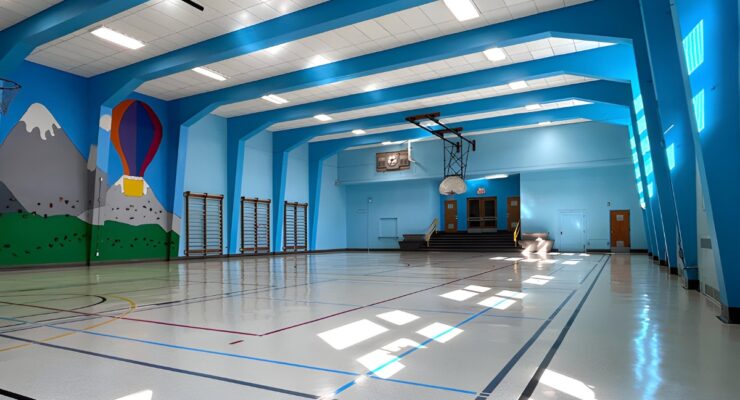 Réfection du plancher de gymnase dans une école primaire réalisée par les Entreprises Victor et François, entrepreneur général et institutuionnel situé à Saint-Eustache.